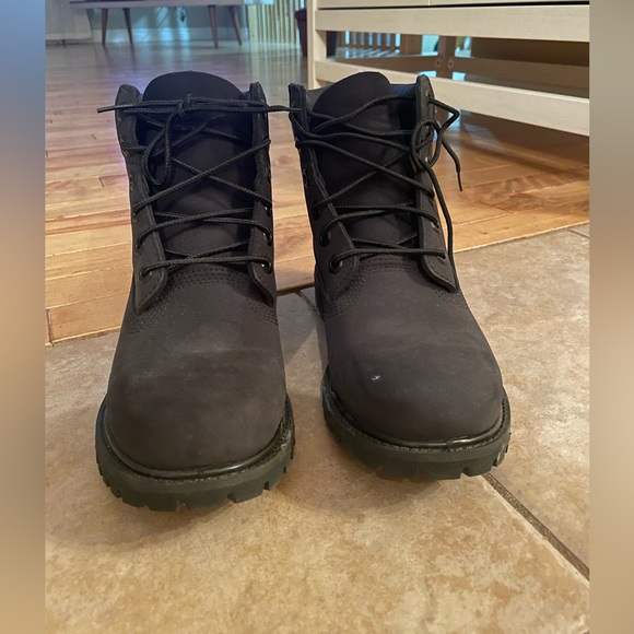 S.O.L.D.   WOMEN'S TIMBERLAND PREMIUM 6-INCH WATERPROOF BOOTS - Picture 2 of 9